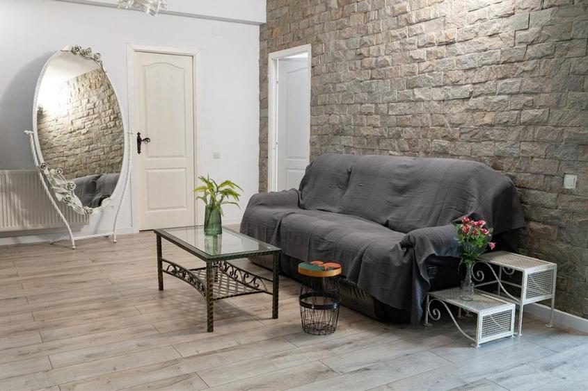 Apartament cu 2 camere decomandat în Palazu Mare