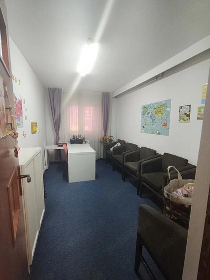 Apartament cu 4 camere semidecomandat în Tei