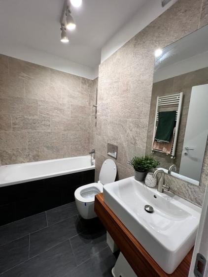 Apartament cu 3 camere decomandat, mobilat în Central