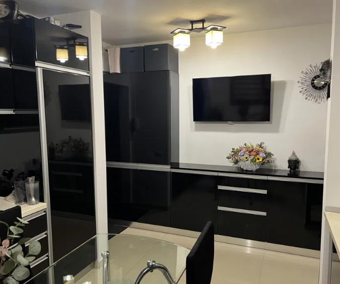 Apartament cu 3 camere semidecomandat în Timpuri Noi