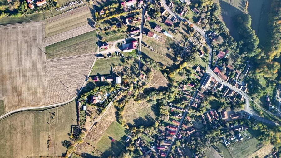 Teren Construcții intravilan de 2825 mp, în Vâlcele