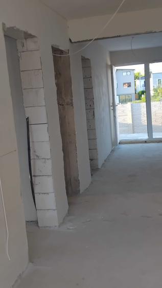 Casă cu 4 camere în Exterior Vest