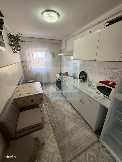 Apartament cu 3 camere decomandat în Florilor