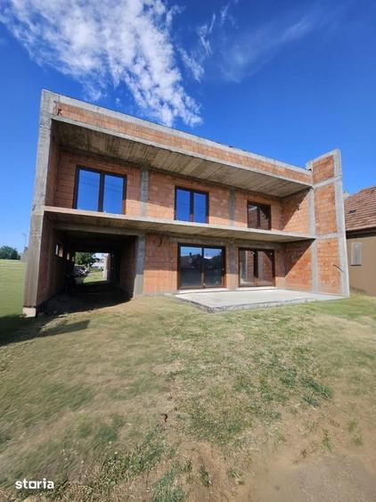 Casă cu 9 camere cu Teren 1400 Mp în Sânnicolau Mic