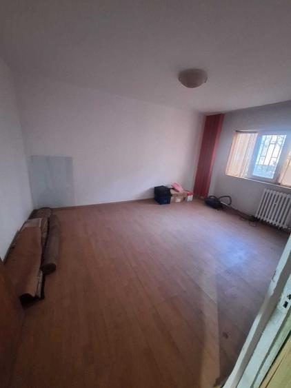 Apartament cu 3 camere decomandat în Inel II