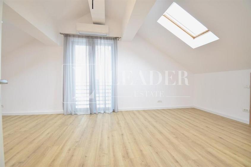 Duplex cu 5 camere cu Teren 250 Mp în Central