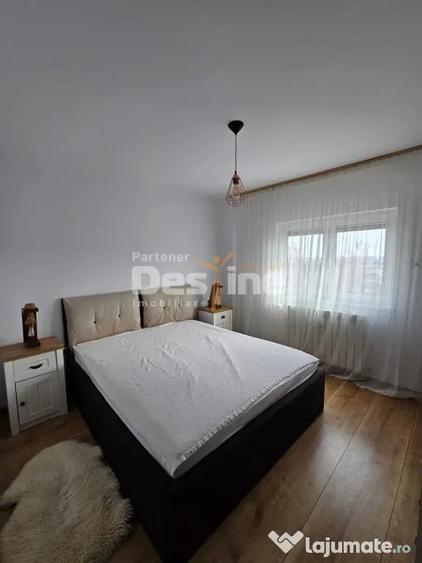 Apartament cu 3 camere semidecomandat în 1 Mai