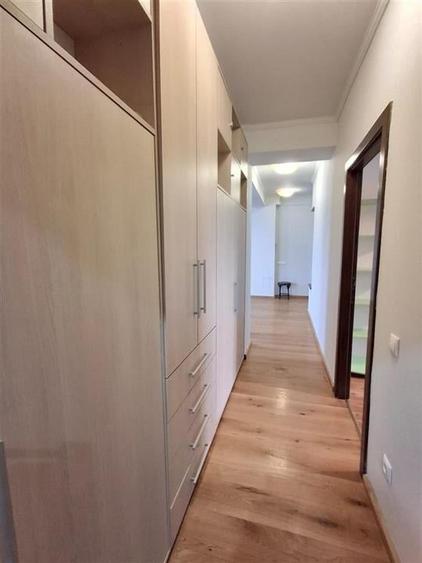 Apartament cu 4 camere semidecomandat în Central