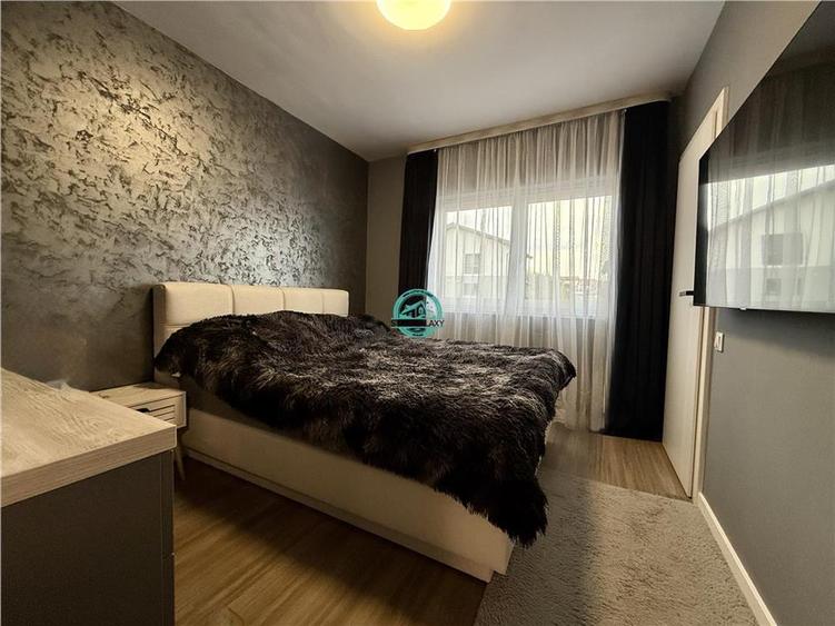 Duplex cu 4 camere cu Canalizare în Livezeni
