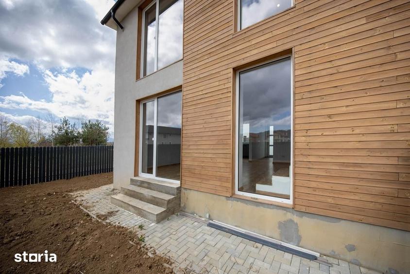 Casă cu 4 camere cu Teren 250 Mp în Central