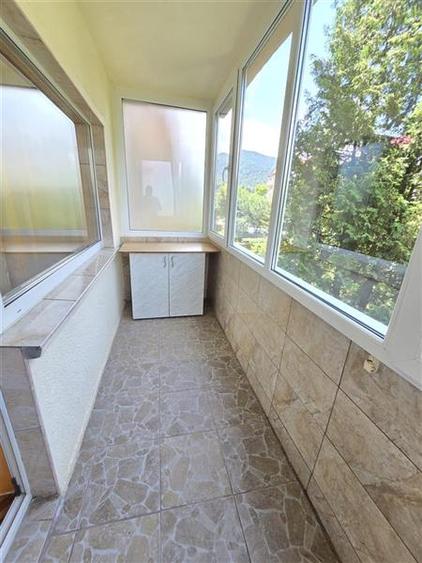 Apartament cu 3 camere decomandat, mobilat în Noua