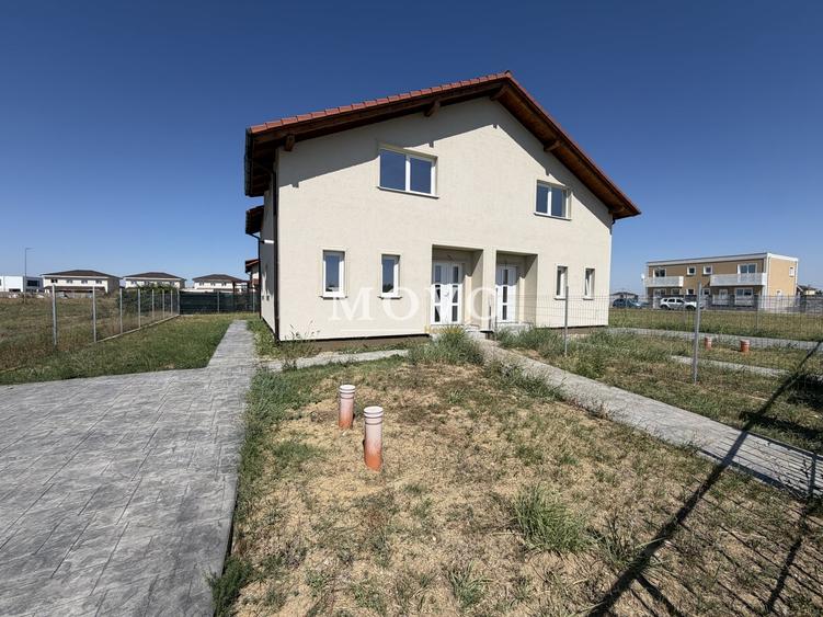 Duplex cu 4 camere cu Canalizare în Moșnița Nouă