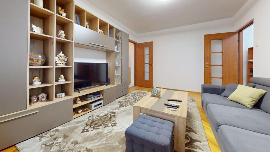 Apartament cu 3 camere semidecomandat în Gemenii