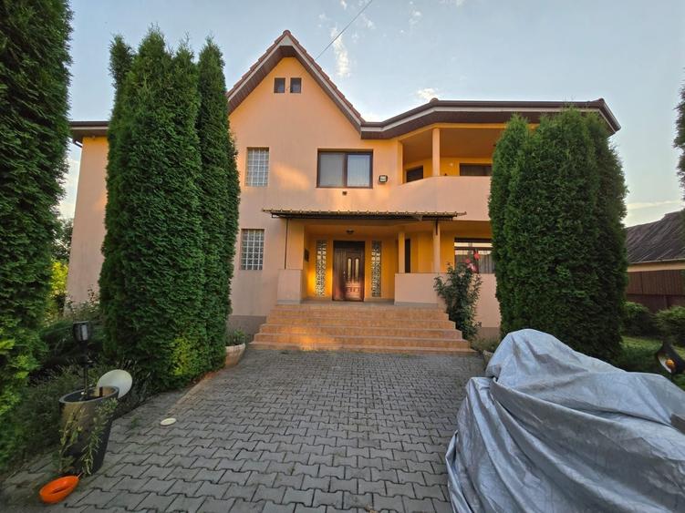 Casă cu 4 camere în Central