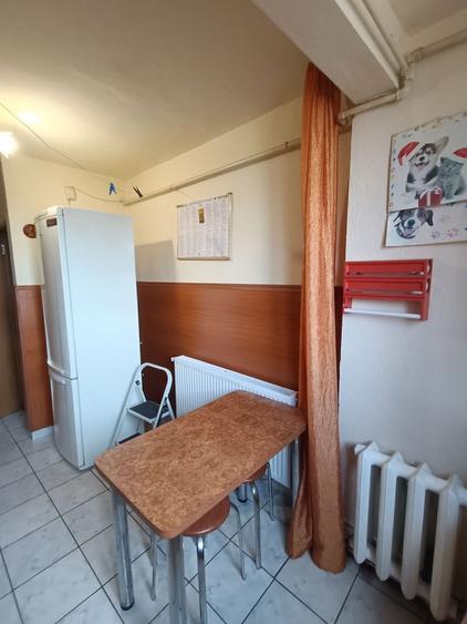 Apartament cu 3 camere decomandat, mobilat în Cetate