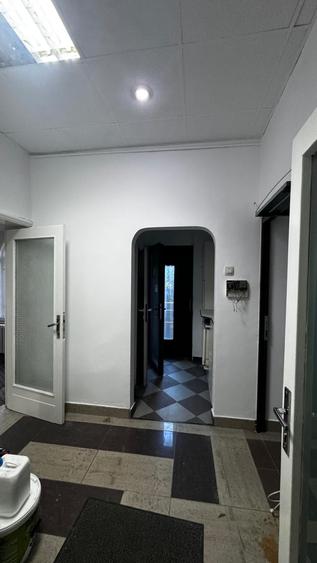 Apartament cu 4 camere semidecomandat în Mărășești