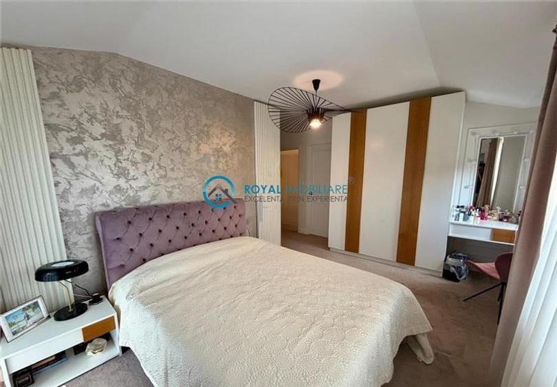 Duplex cu 5 camere cu Piscina în Păulești