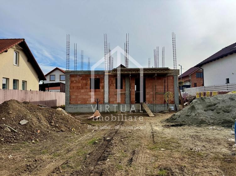 Casă individuală cu 4 camere cu Canalizare în Cristian