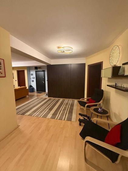 Apartament cu 4 camere decomandat, mobilat în Roșu