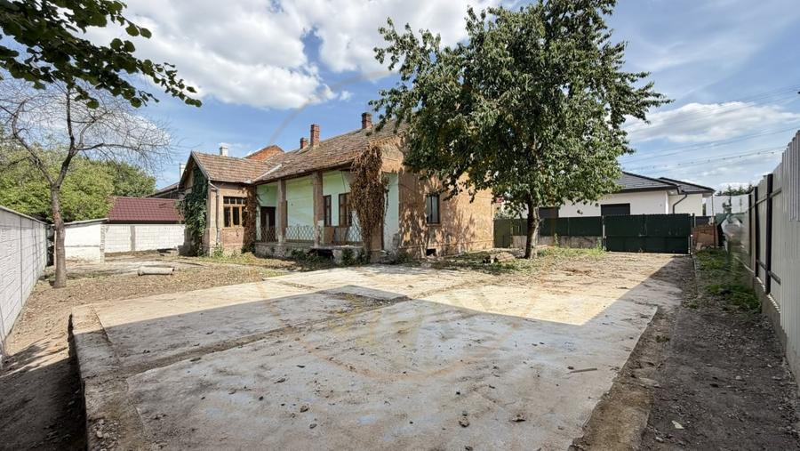 Casă individuală cu 5 camere cu Canalizare în Carei