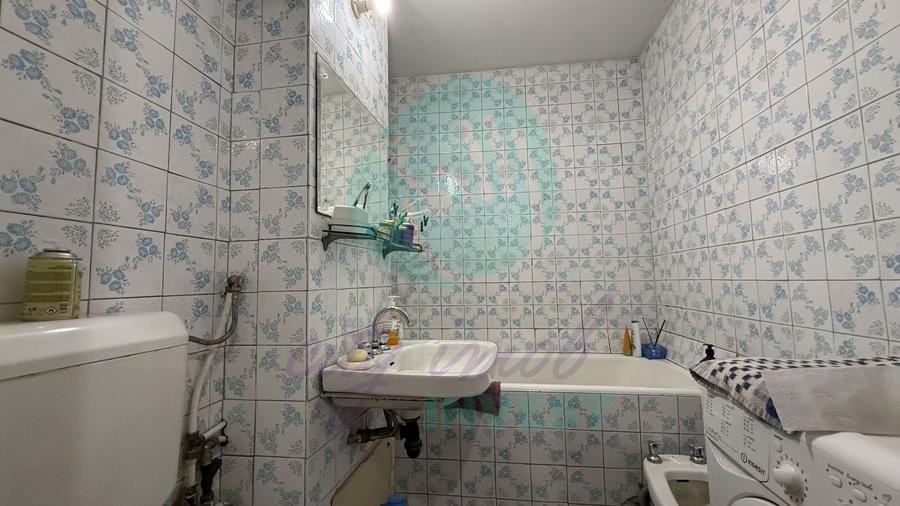 Apartament cu 3 camere semidecomandat în Lacul Tei
