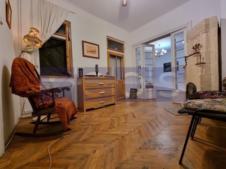 Casă cu 9 camere cu Canalizare în Unirii