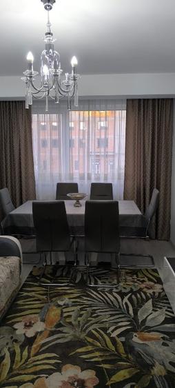 Apartament cu 3 camere decomandat în Florești