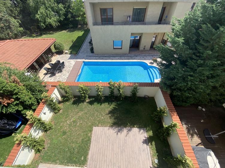 Casă individuală cu 7 camere cu Canalizare în Herăstrău