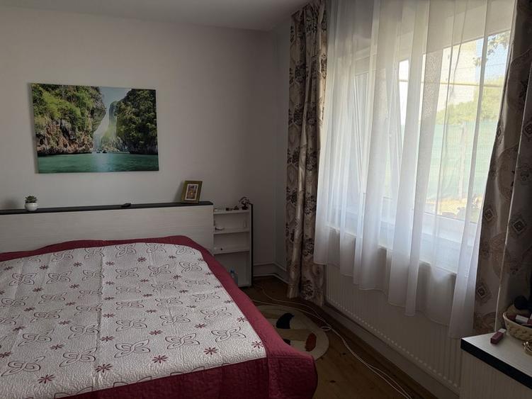 Casă cu 4 camere cu Teren 900 Mp în Central