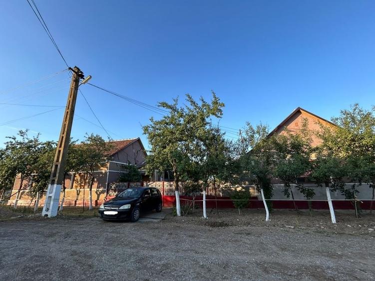 Casă cu 4 camere în Țipar