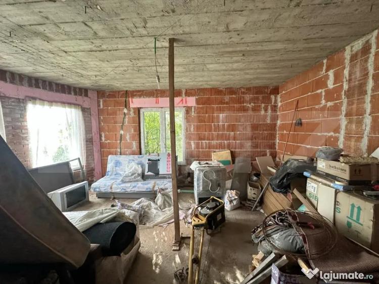 Casă cu 3 camere cu Teren 4075 Mp în Central