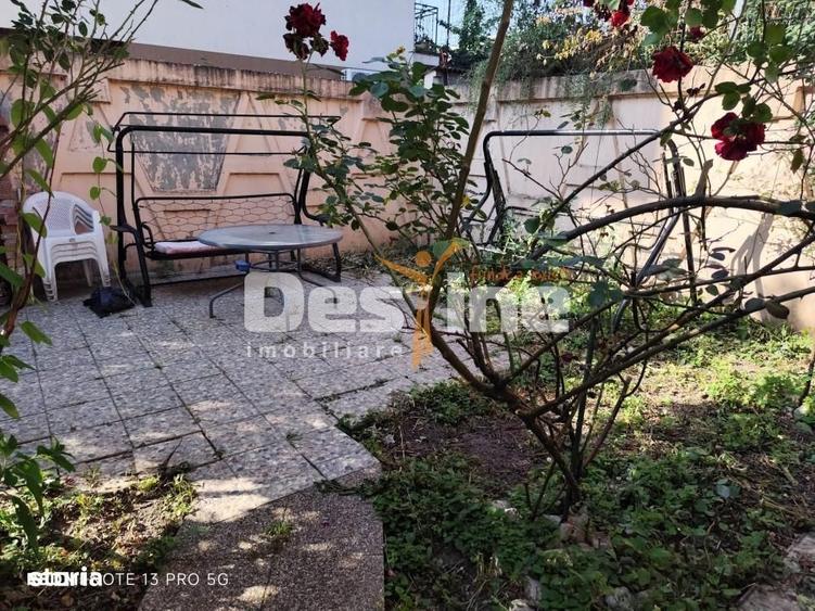 Apartament cu 4 camere decomandat, mobilat în Sud