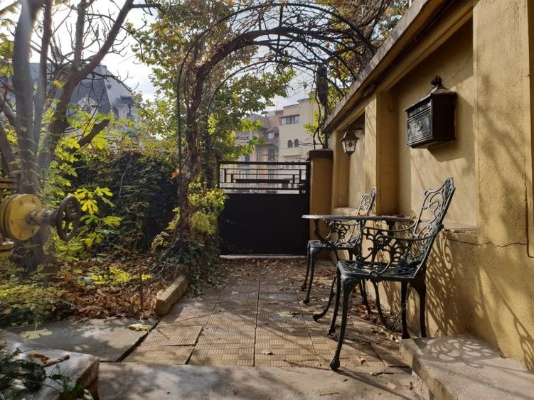 Apartament unic, acces propriu cu o mica terasa Bd. Lascar Catargiu - 1