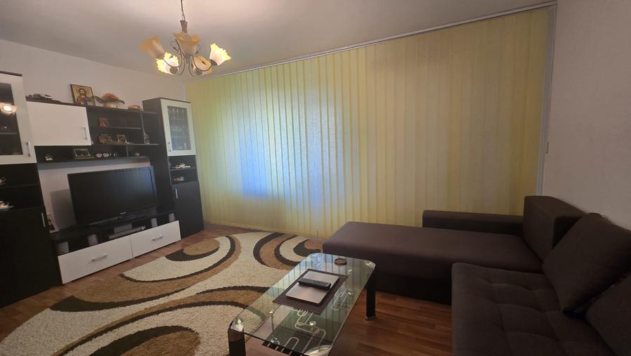 Apartament cu 3 camere decomandat în Nerva Traian