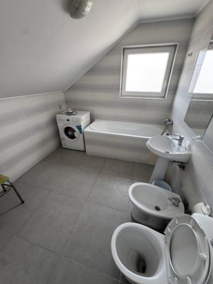 Apartament cu 3 camere semidecomandat în Florești