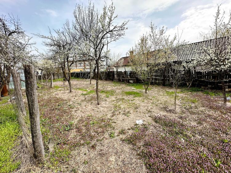 Casă cu 3 camere în Mârțești