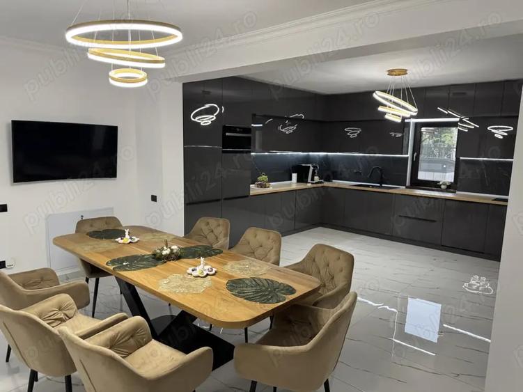 Casă cu 5 camere cu Teren 1213 Mp în Ostroveni