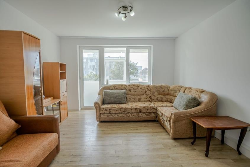 Apartament cu 3 camere semidecomandat, mobilat în Central