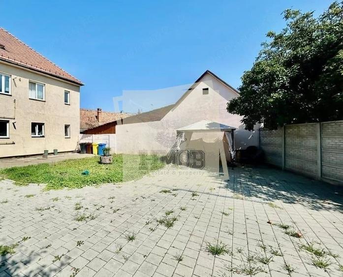 Casă cu 8 camere cu Teren 373 Mp în Lazaret