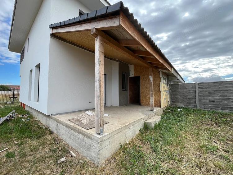 Vand Jumatate de duplex Exterior finisat ?i Interior la ro?u in Giarmata Vii - 9