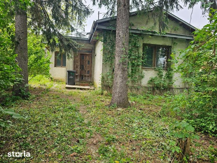 Casă cu 2 camere cu Teren 300 Mp în Central