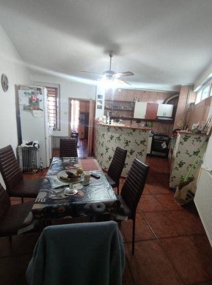 Casă cu 6 camere cu Teren 220 Mp în Griviței