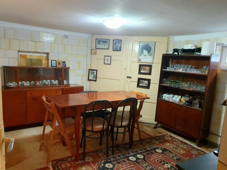 Casă cu 4 camere în Central