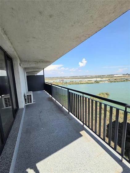 Apartament cu 3 camere semidecomandat în Exterior Nord
