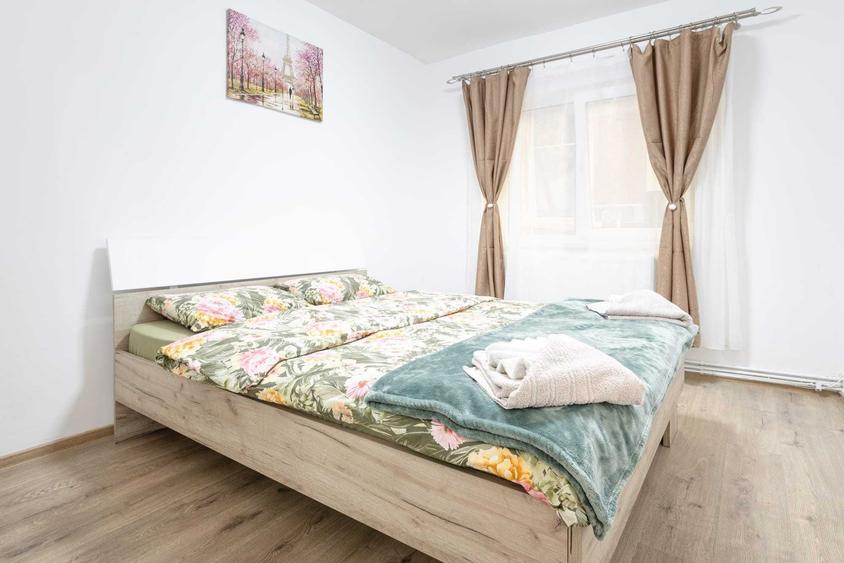 Casă cu 4 camere cu Teren 50 Mp în Central
