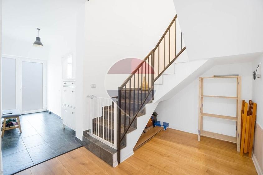 Duplex cu 4 camere cu Teren 163.5 Mp în Tărlungeni