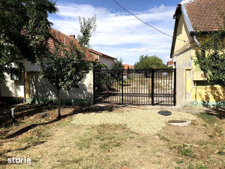 Casă cu 3 camere cu Teren 1438 Mp în Central