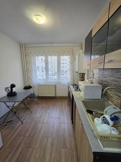 Apartament cu 3 camere decomandat în Bucur Obor