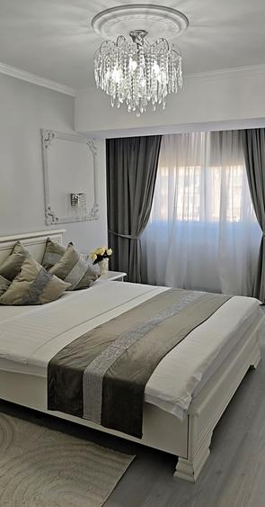 Apartament cu 3 camere decomandat în Piața Centrală