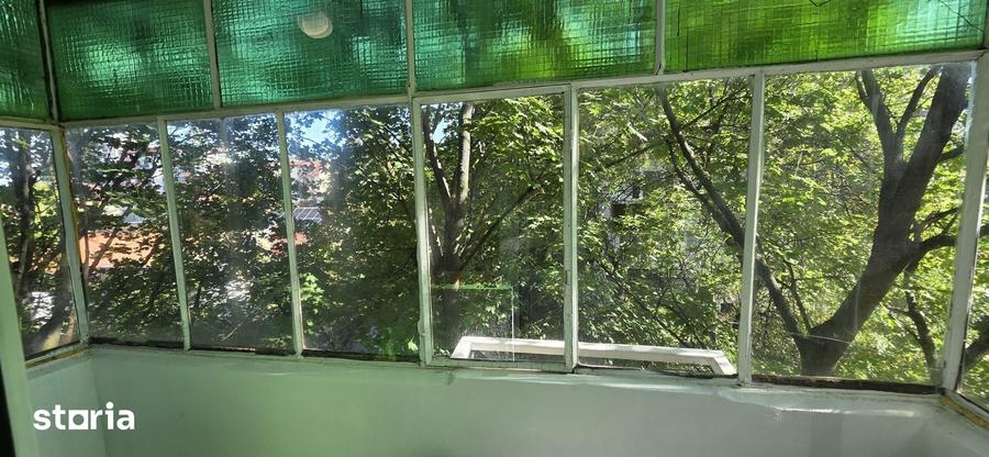 Apartament cu 3 camere decomandat, mobilat în Aradului
